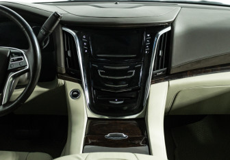 Подержанный автомобиль Cadillac Escalade Suv 2016 года (13 фото)