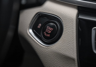 Подержанный автомобиль BMW X1 2021 года (19 фото)