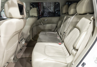 Подержанный автомобиль Infiniti QX80 2014 года (13 фото)
