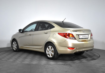 Подержанный автомобиль Hyundai Solaris Sedan 2013 года (7 фото)