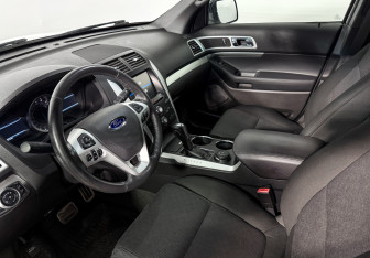 Подержанный автомобиль Ford Explorer 2014 года (9 фото)
