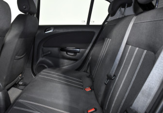 Подержанный автомобиль Opel Corsa 2012 года (12 фото)