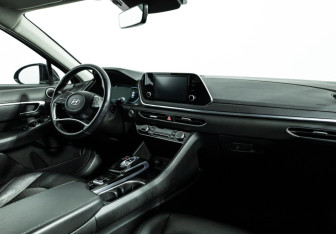 Подержанный автомобиль Hyundai Sonata 2019 года (9 фото)