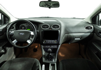 Подержанный автомобиль Ford Focus Hatchback 2006 года (13 фото)