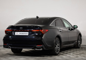 Подержанный автомобиль Toyota Avalon 2022 года (5 фото)