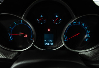 Подержанный автомобиль Chevrolet Cruze Hatchback 2013 года (12 фото)