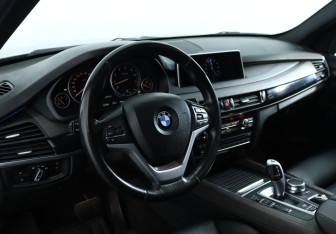Подержанный автомобиль BMW X5 2016 года (14 фото)