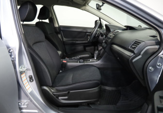Подержанный автомобиль Subaru XV 2013 года (17 фото)