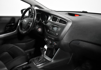 Подержанный автомобиль Kia Ceed Wagon 2015 года (13 фото)