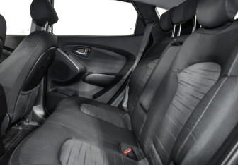 Подержанный автомобиль Hyundai ix35 2015 года (12 фото)