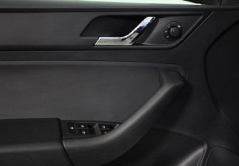 Подержанный автомобиль Skoda Rapid Liftback 2016 года (18 фото)