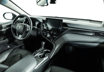 Подержанный автомобиль Toyota Camry Sedan 2021 года (9 фото)
