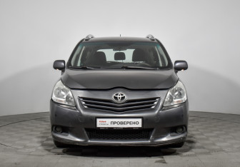 Подержанный автомобиль Toyota Verso 2010 года (2 фото)