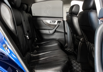 Подержанный автомобиль Infiniti QX70 2013 года (20 фото)