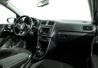 Подержанный автомобиль Volkswagen Polo Sedan 2018 года (9 фото)
