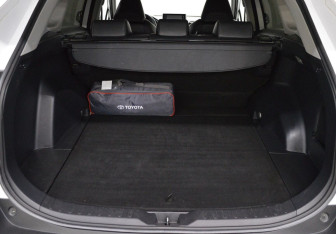 Подержанный автомобиль Toyota RAV4 2021 года (16 фото)