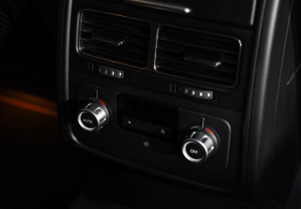 Подержанный автомобиль Volkswagen Touareg 2014 года (18 фото)