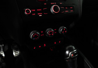 Подержанный автомобиль Audi A1 2014 года (16 фото)