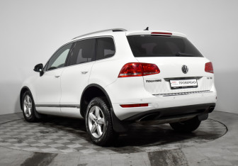 Подержанный автомобиль Volkswagen Touareg 2012 года (7 фото)