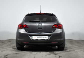 Подержанный автомобиль Opel Astra Hatchback 2012 года (6 фото)