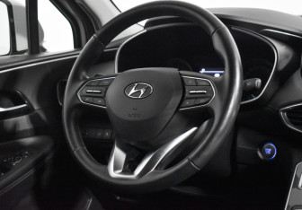 Подержанный автомобиль Hyundai Santa Fe 2022 года (16 фото)