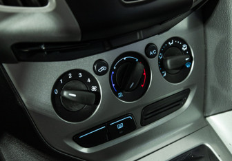 Подержанный автомобиль Ford Focus Hatchback 2012 года (15 фото)