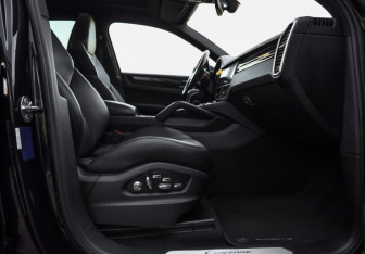 Подержанный автомобиль Porsche Cayenne 2019 года (28 фото)