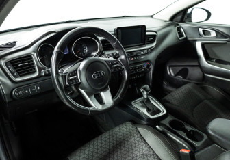 Подержанный автомобиль Kia Ceed Hatchback 2019 года (11 фото)