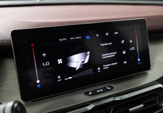 Подержанный автомобиль Geely Coolray 2023 года (16 фото)