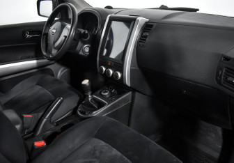 Подержанный автомобиль Nissan X-Trail 2013 года (14 фото)