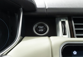 Подержанный автомобиль Land Rover Range Rover 2015 года (25 фото)