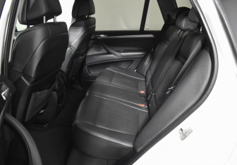 Подержанный автомобиль BMW X5 2012 года (11 фото)