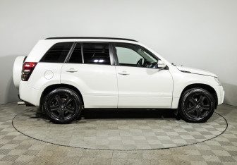 Подержанный автомобиль Suzuki Grand Vitara 2011 года (4 фото)