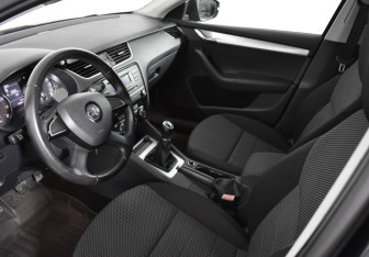Подержанный автомобиль Skoda Octavia Liftback 2014 года (9 фото)