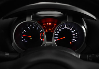 Подержанный автомобиль Nissan Juke 2013 года (16 фото)