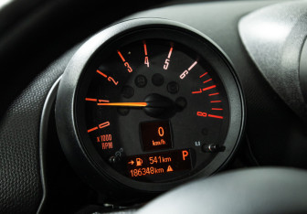 Подержанный автомобиль MINI Countryman 2014 года (12 фото)