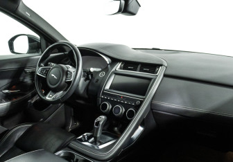 Подержанный автомобиль Jaguar E-Pace 2019 года (9 фото)