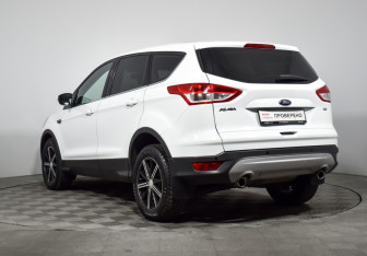 Подержанный автомобиль Ford Kuga 2015 года (7 фото)
