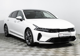 Подержанный автомобиль Kia K5 2022 года (3 фото)