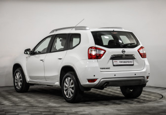 Подержанный автомобиль Nissan Terrano 2017 года (7 фото)