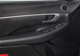 Подержанный автомобиль Hyundai Sonata 2021 года (20 фото)