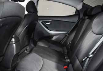 Подержанный автомобиль Hyundai Elantra Sedan 2015 года (12 фото)