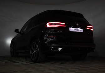 Подержанный автомобиль BMW X5 2021 года (25 фото)