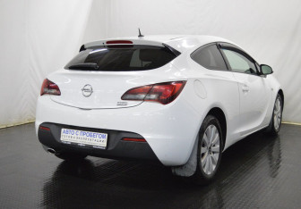 Подержанный автомобиль Opel Astra Hatchback 2014 года (5 фото)