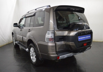 Подержанный автомобиль Mitsubishi Pajero 2015 года (6 фото)