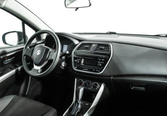 Подержанный автомобиль Suzuki SX4 Hatchback 2016 года (9 фото)