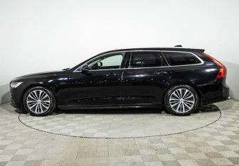 Подержанный автомобиль Volvo V90 2020 года (8 фото)