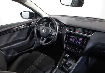 Подержанный автомобиль Skoda Octavia Liftback 2018 года (9 фото)