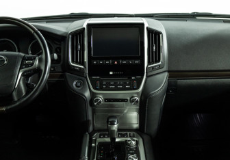 Подержанный автомобиль Toyota Land Cruiser Suv 2018 года (14 фото)