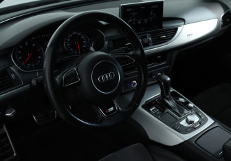 Подержанный автомобиль Audi A6 Sedan 2016 года (14 фото)